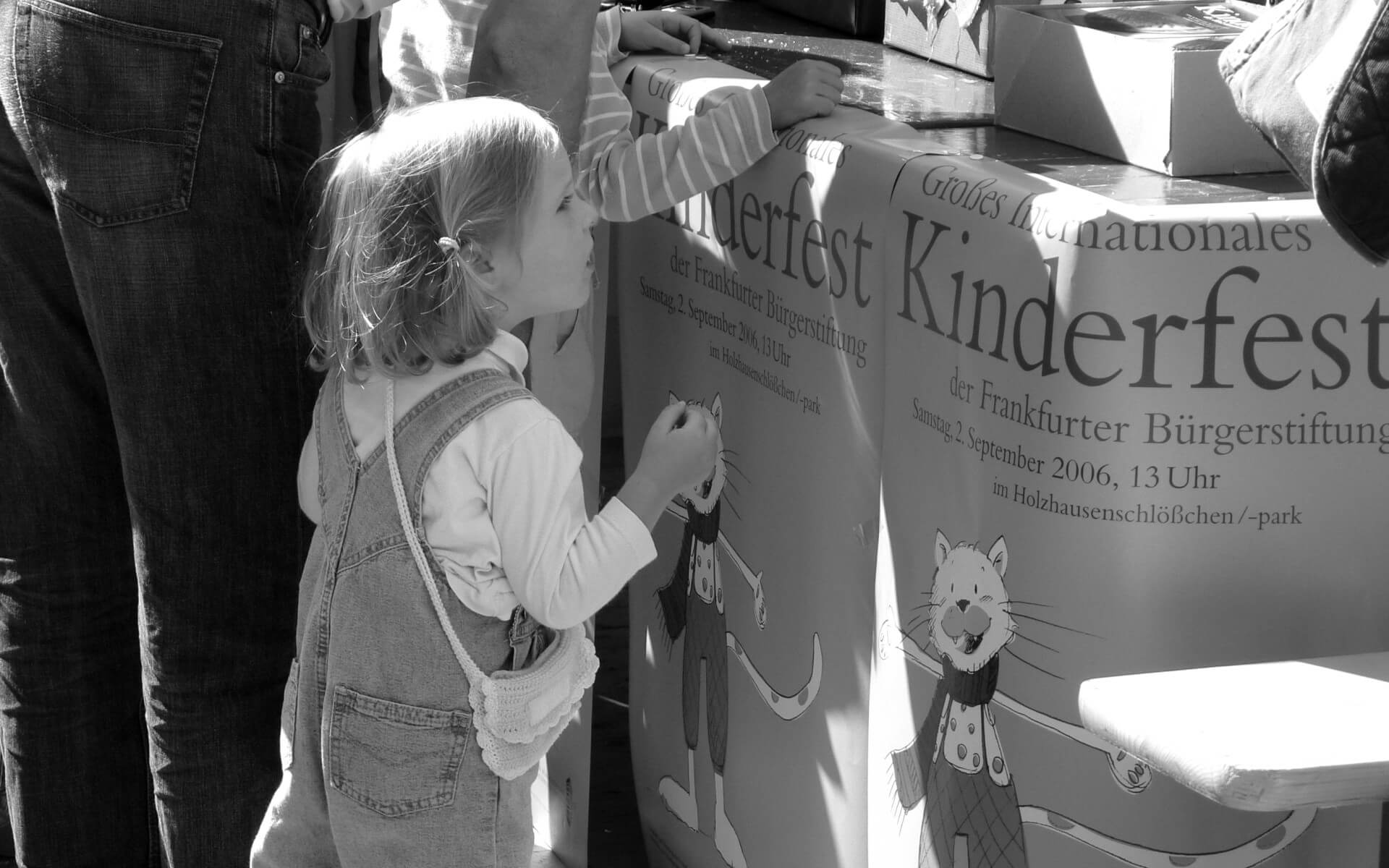 Kinderfest vor dem Holzhausenschlösschen